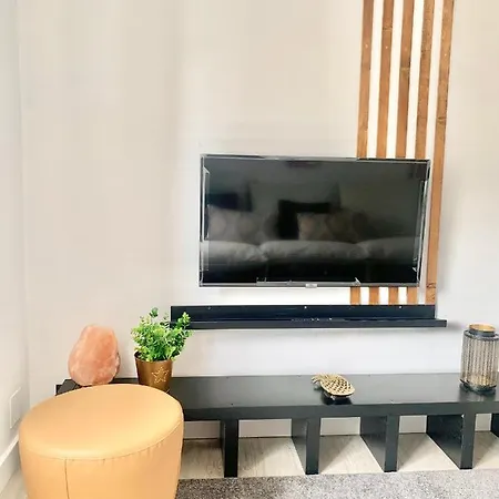 Grey House - Feel The Vibe Apartman