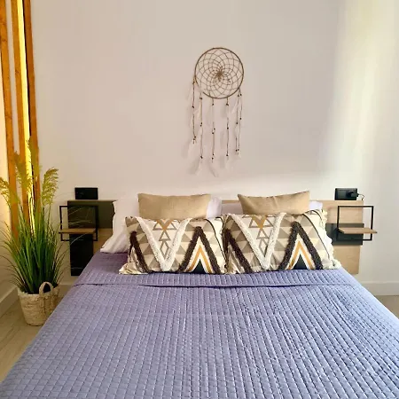 Grey House - Feel The Vibe Apartman *