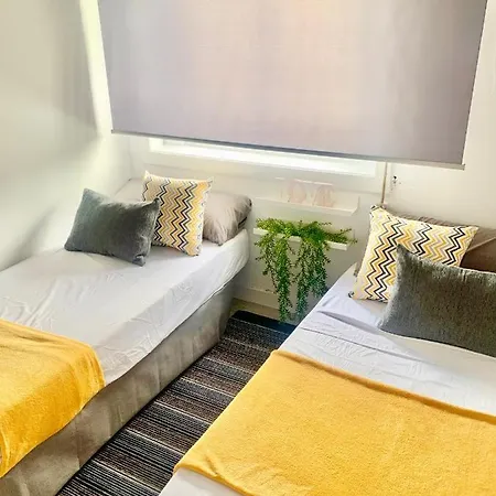 Grey House - Feel The Vibe Vigo