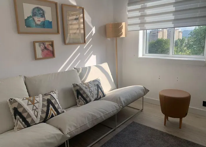 Grey House - Feel The Vibe * Vigo