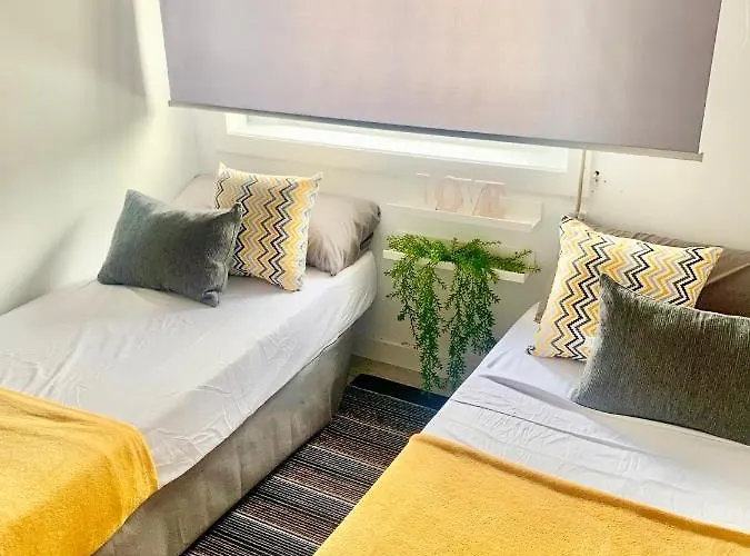 Grey House - Feel The Vibe Vigo